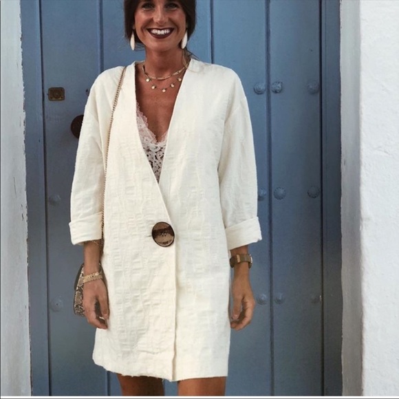 •SOLD• BLOGGER FAVORITE ZARA JACQUARD GARMENT COAT - Picture 7 of 8